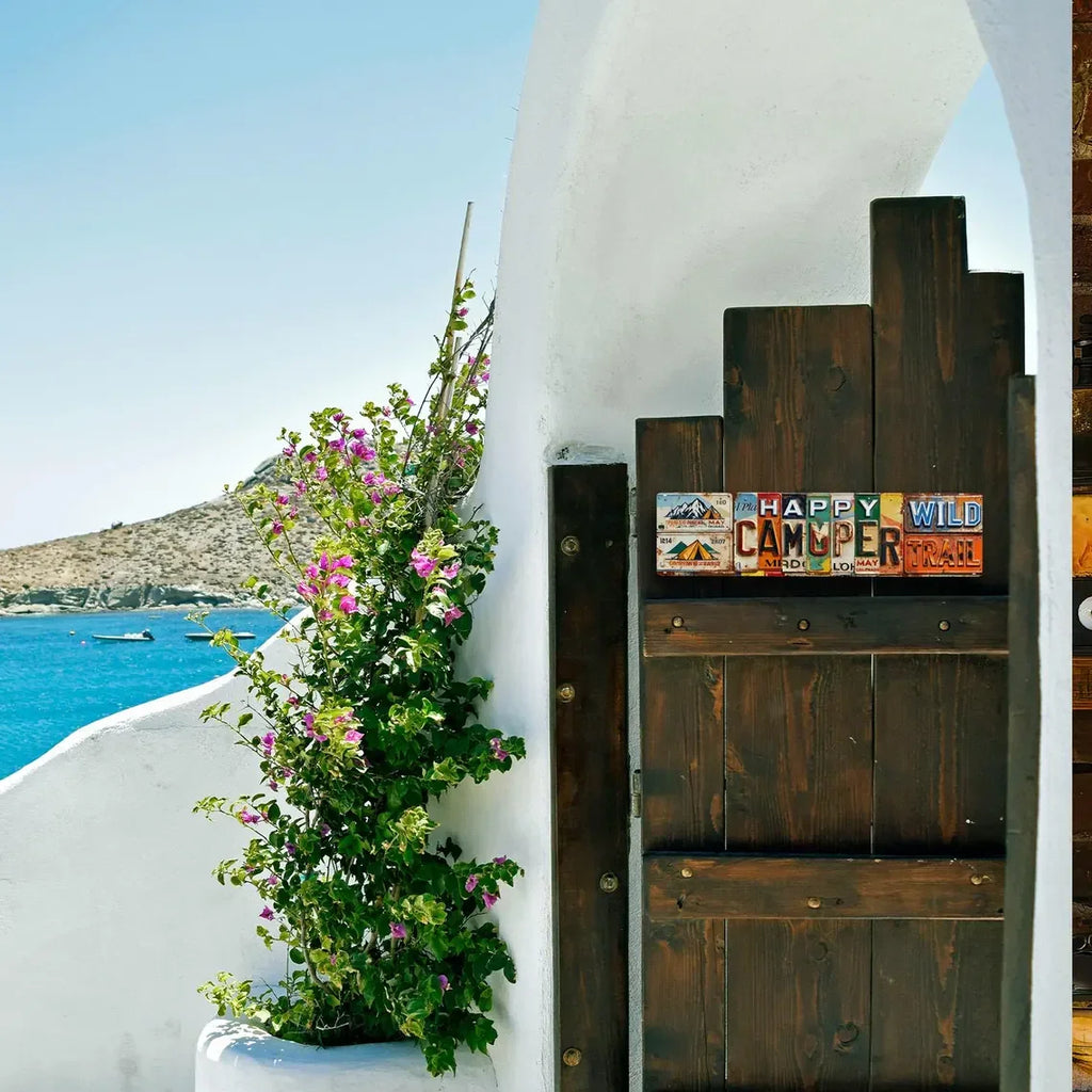 "Happy Camper" License Plate Sign - Autumn Metal Art for RV, Garden & Cabin Decor