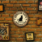 Rundes Metallschild Cremefarben Verwöhnte Katzen Haushaltspersonal Mit Katzensilhouette Und Pf…