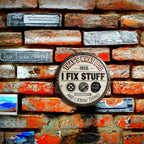Metallschild "Handwerker" aus den 1950ern mit Aufschrift "That's What I Do I Fix Stuff" und zu…