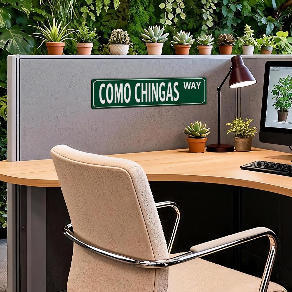 Green Como Chingas Way Street Sign Style Plaque - Retro Text Metal Wall Art for Home Office, Bar, or Party Room Decor